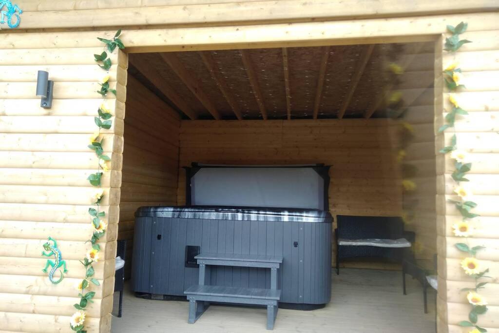 The Cottage - Hot Tub - Nr Glasgow - Self Check-In Coatbridge Exterior photo